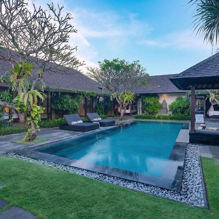 Peppers Seminyak Villa Exterior photo