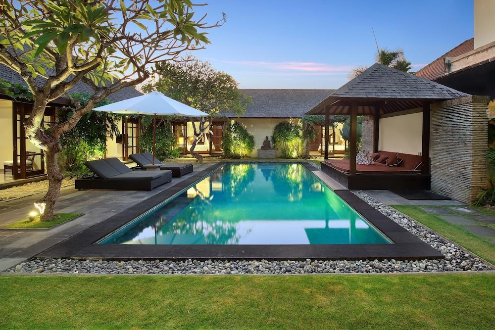 Peppers Seminyak Villa Exterior photo