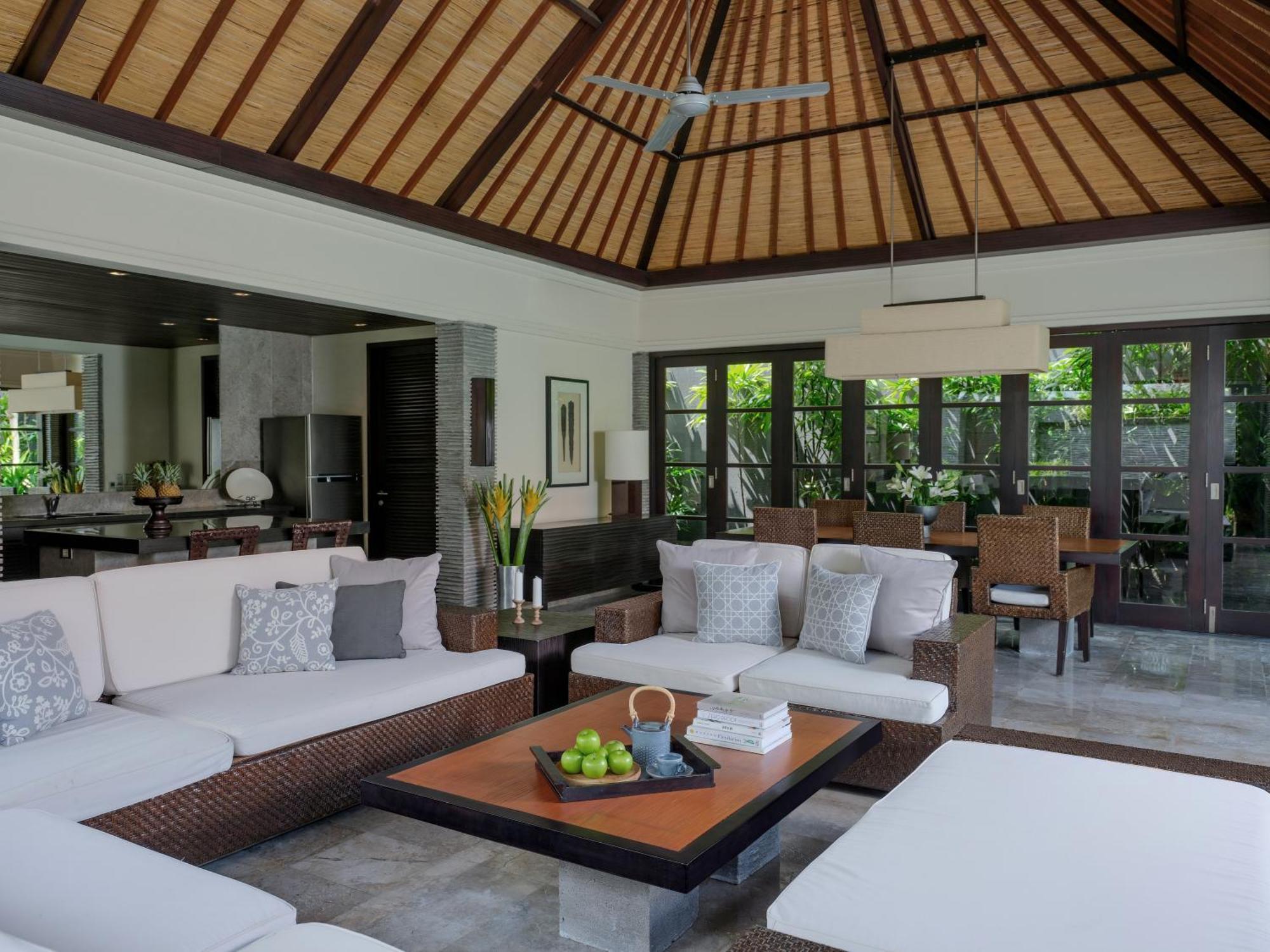 Peppers Seminyak Villa Exterior photo